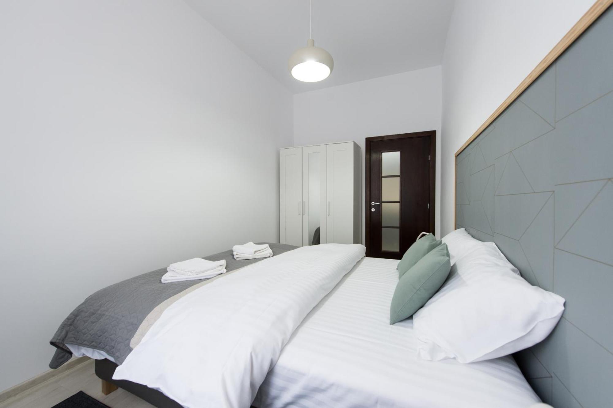 Gorgeous Brasov Flat With Patio And Mountain Views Apartamento Exterior foto