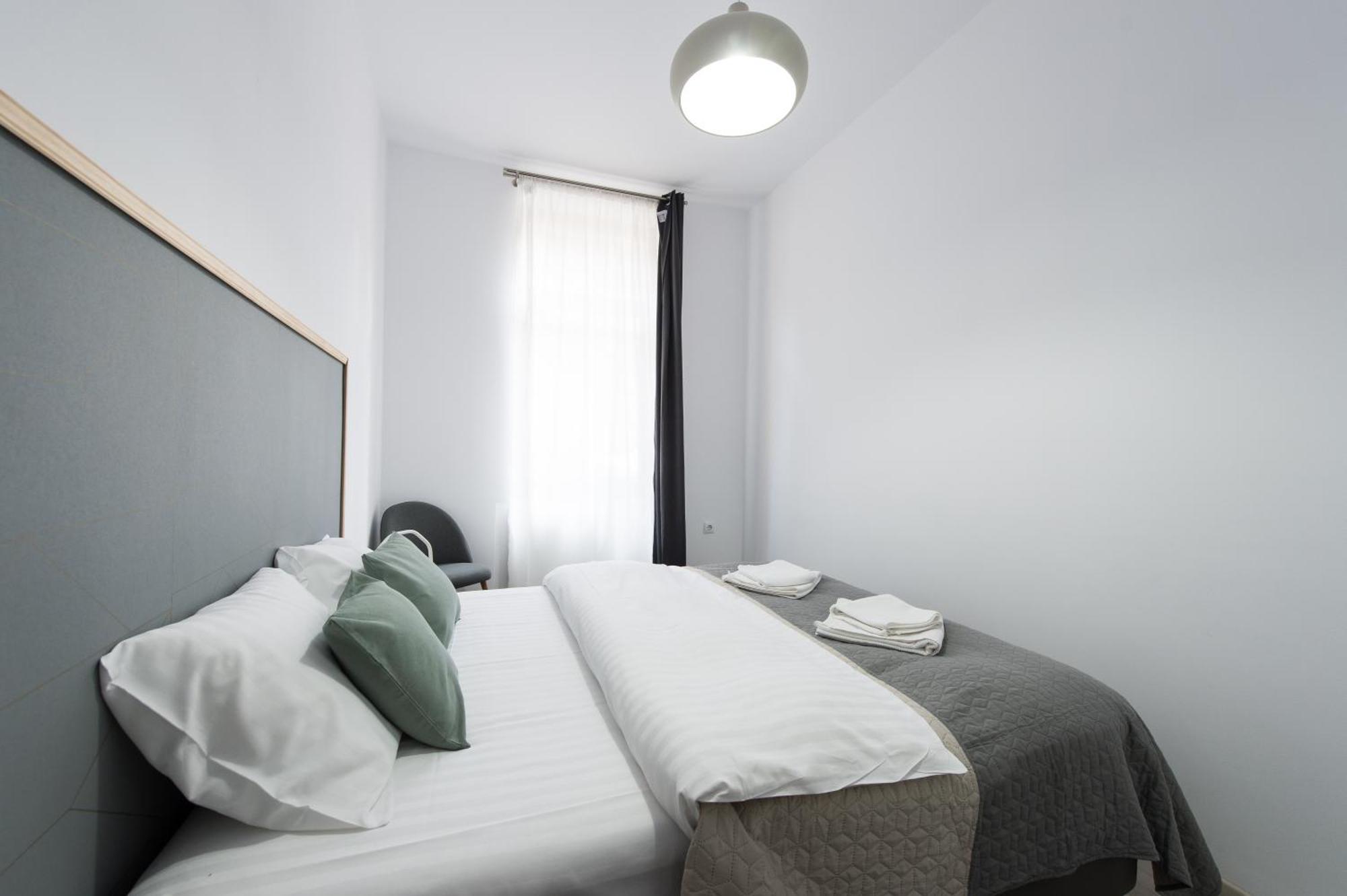 Gorgeous Brasov Flat With Patio And Mountain Views Apartamento Exterior foto
