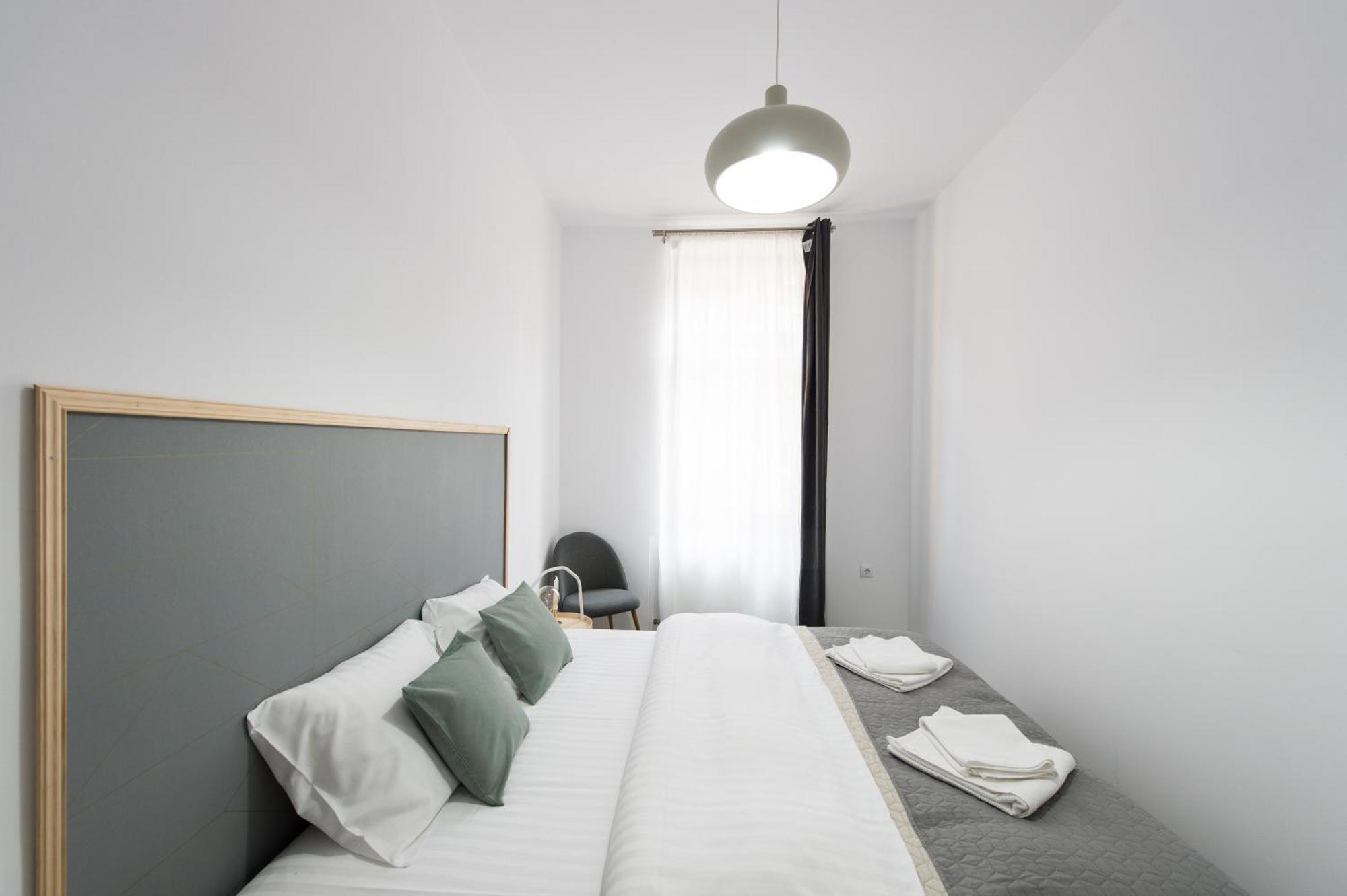 Gorgeous Brasov Flat With Patio And Mountain Views Apartamento Exterior foto