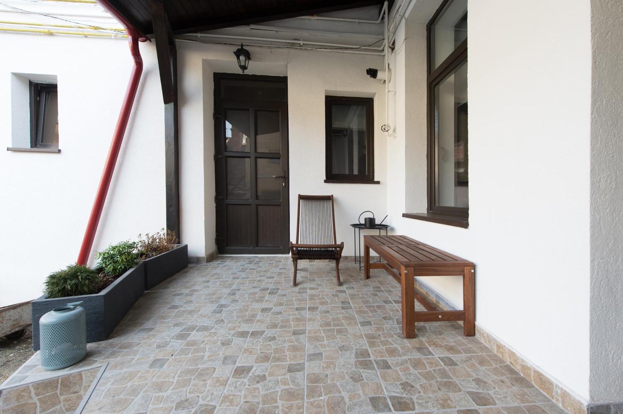 Gorgeous Brasov Flat With Patio And Mountain Views Apartamento Exterior foto