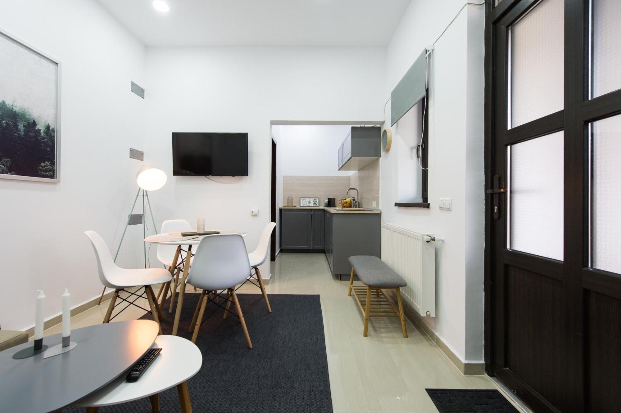 Gorgeous Brasov Flat With Patio And Mountain Views Apartamento Exterior foto