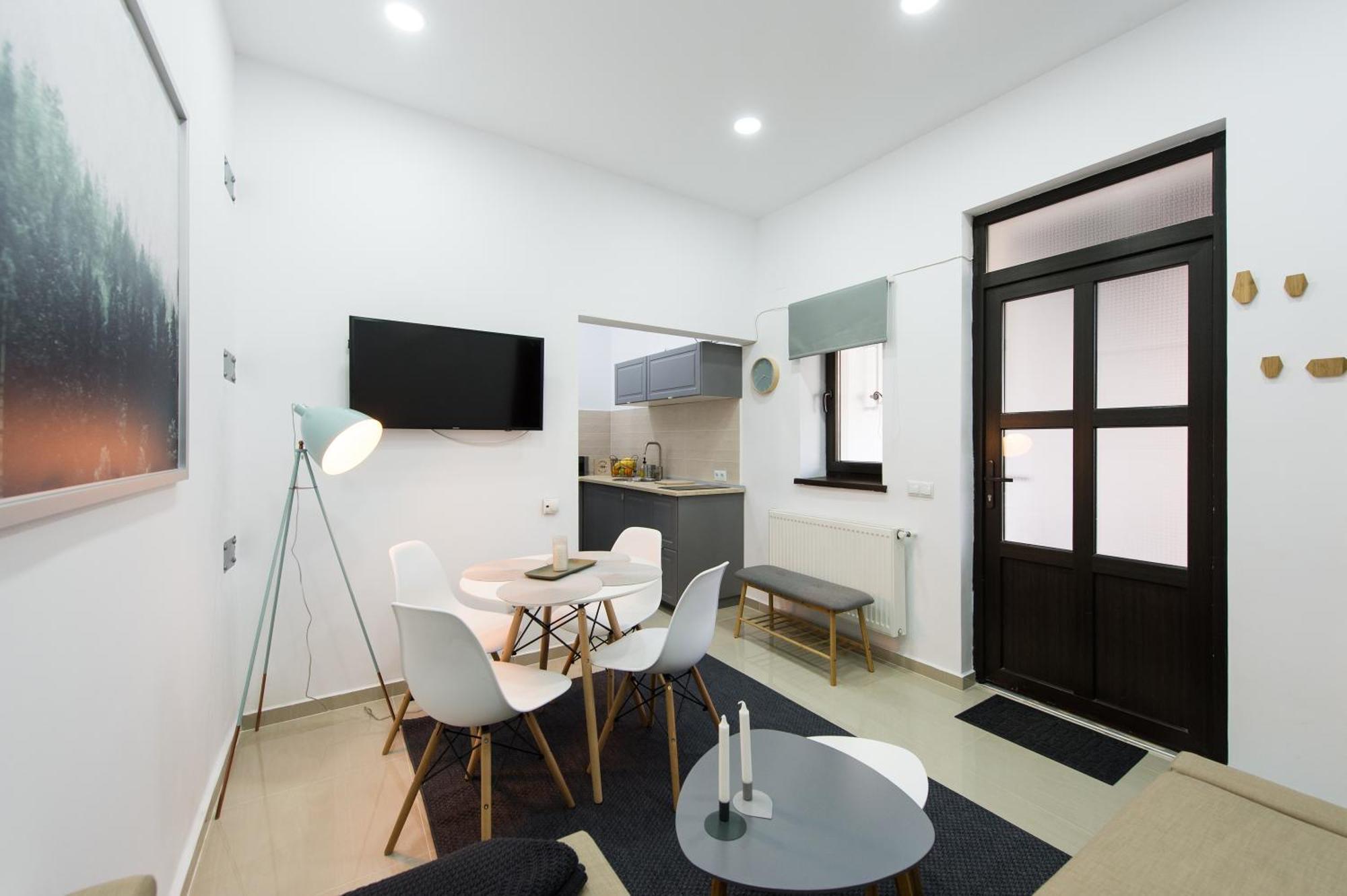 Gorgeous Brasov Flat With Patio And Mountain Views Apartamento Exterior foto