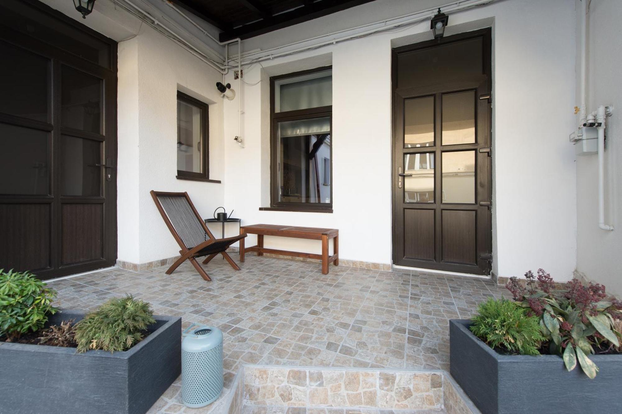 Gorgeous Brasov Flat With Patio And Mountain Views Apartamento Exterior foto