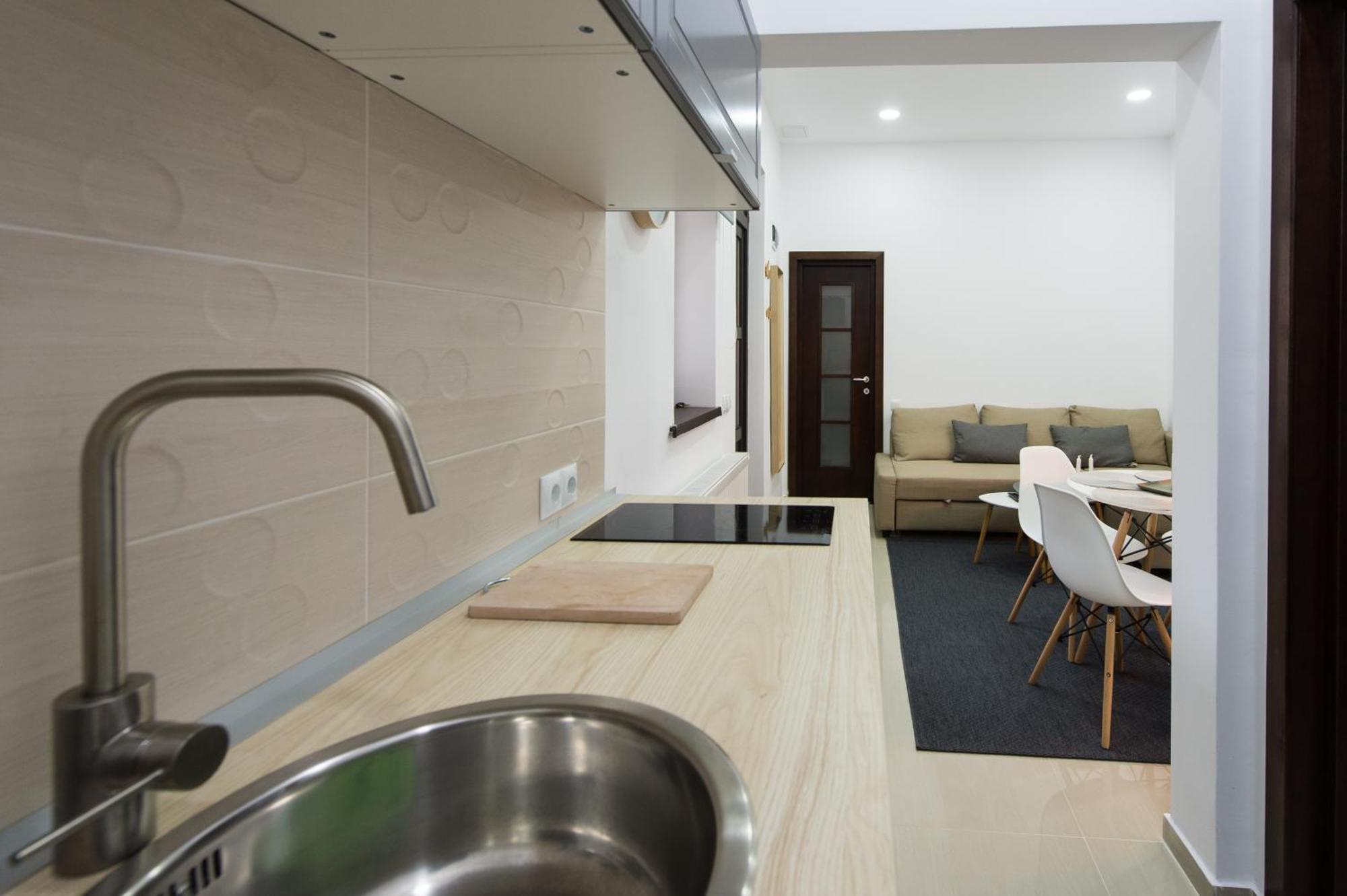 Gorgeous Brasov Flat With Patio And Mountain Views Apartamento Exterior foto